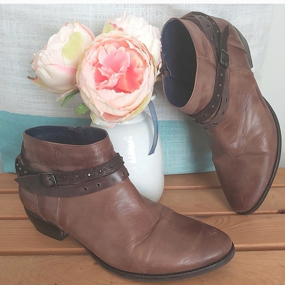 Dorking by Fluchos boots size 8.5 brown leather ankle pointed toes